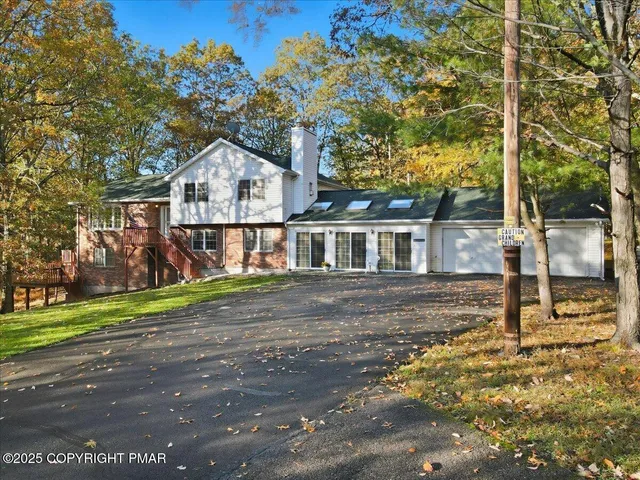 a view of a house with backyard and deck