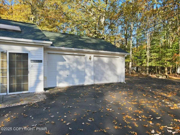 $519,000 | 349 Bumble Bee Pass, Cresco, PA 18326