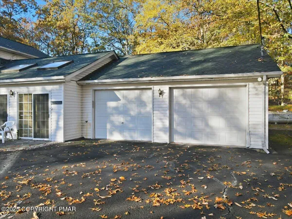 $519,000 | 349 Bumble Bee Pass, Cresco, PA 18326