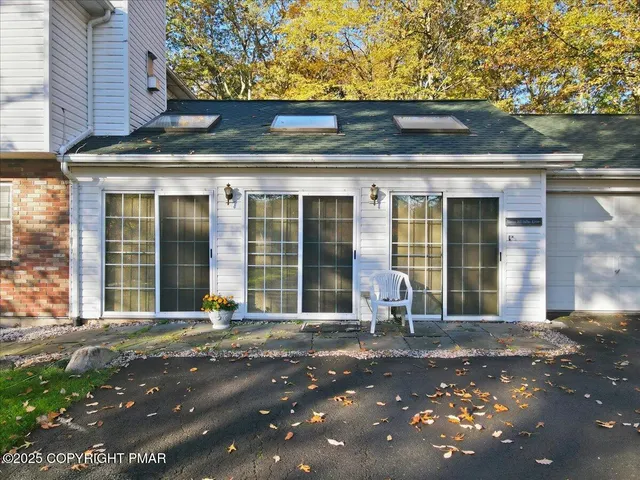 $519,000 | 349 Bumble Bee Pass, Cresco, PA 18326