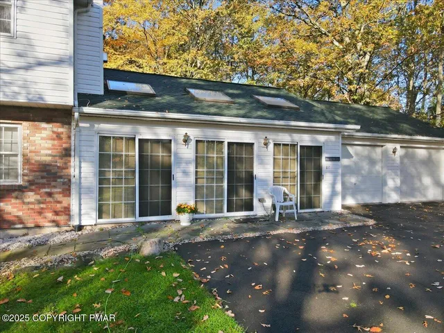 $519,000 | 349 Bumble Bee Pass, Cresco, PA 18326