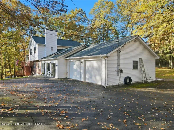 $519,000 | 349 Bumble Bee Pass, Cresco, PA 18326