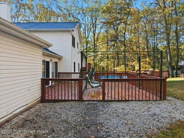 $519,000 | 349 Bumble Bee Pass, Cresco, PA 18326