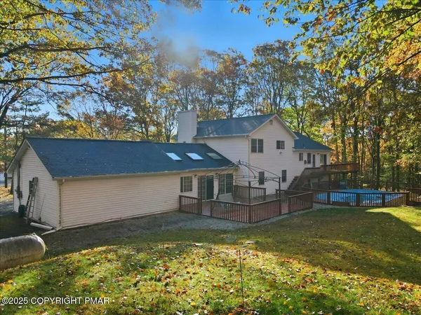 $519,000 | 349 Bumble Bee Pass, Cresco, PA 18326