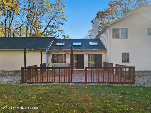 $519,000 | 349 Bumble Bee Pass, Cresco, PA 18326