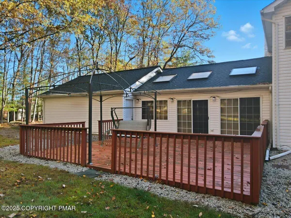 $519,000 | 349 Bumble Bee Pass, Cresco, PA 18326