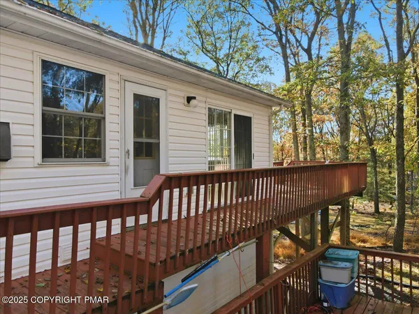 $519,000 | 349 Bumble Bee Pass, Cresco, PA 18326