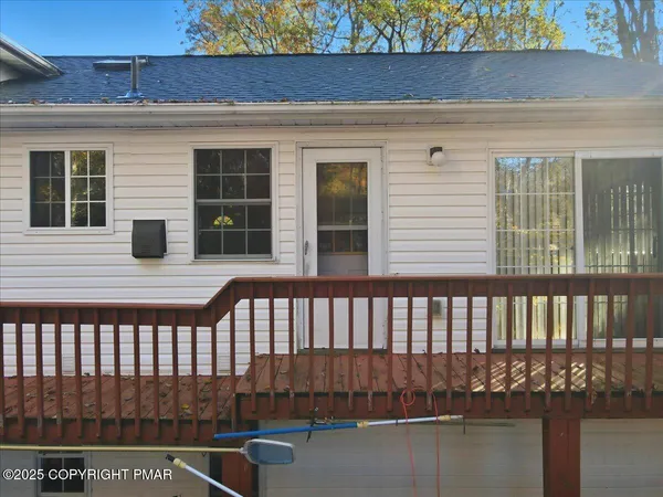 $519,000 | 349 Bumble Bee Pass, Cresco, PA 18326