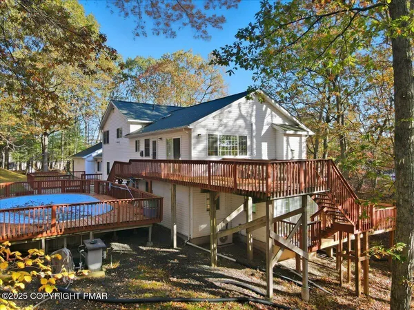 $519,000 | 349 Bumble Bee Pass, Cresco, PA 18326