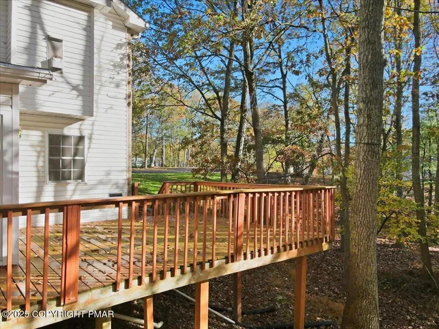 $519,000 | 349 Bumble Bee Pass, Cresco, PA 18326