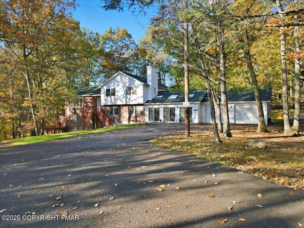 $519,000 | 349 Bumble Bee Pass, Cresco, PA 18326