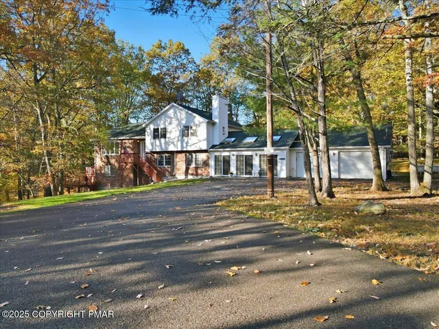 $519,000 | 349 Bumble Bee Pass, Cresco, PA 18326