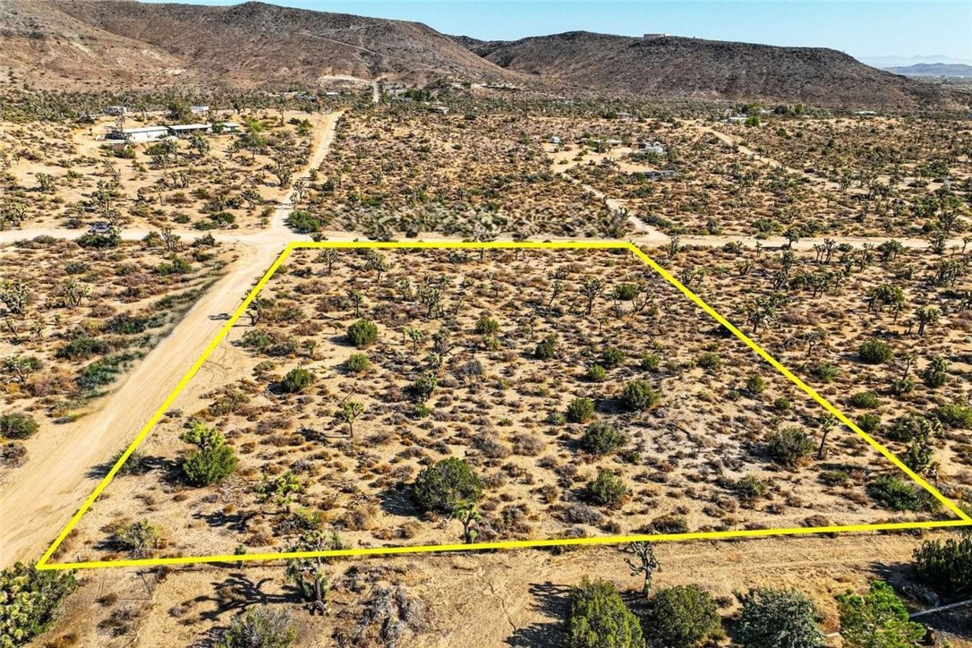 56200 Skyline Ranch Road Yucca Valley, CA 92284 - Photo 2 of 12 a view of city and mountain