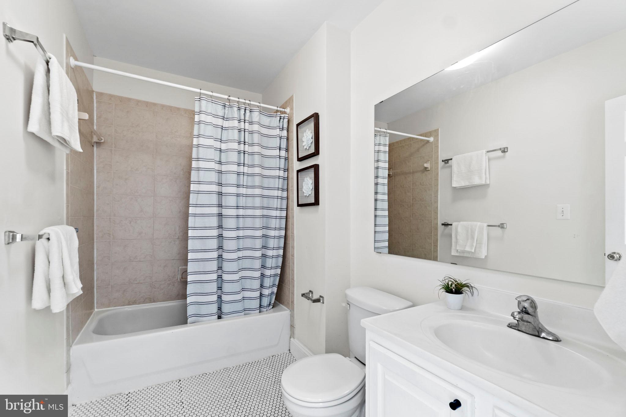 1017 Monroe Street Northwest, Unit 2 Washington, DC 20010 - Photo 16 of 19 Full bath on bedroom level.