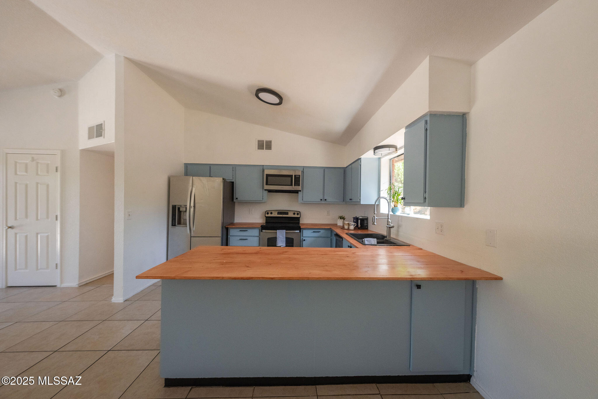 1591 Pendleton Drive Rio Rico, AZ 85648 - Photo 11 of 34