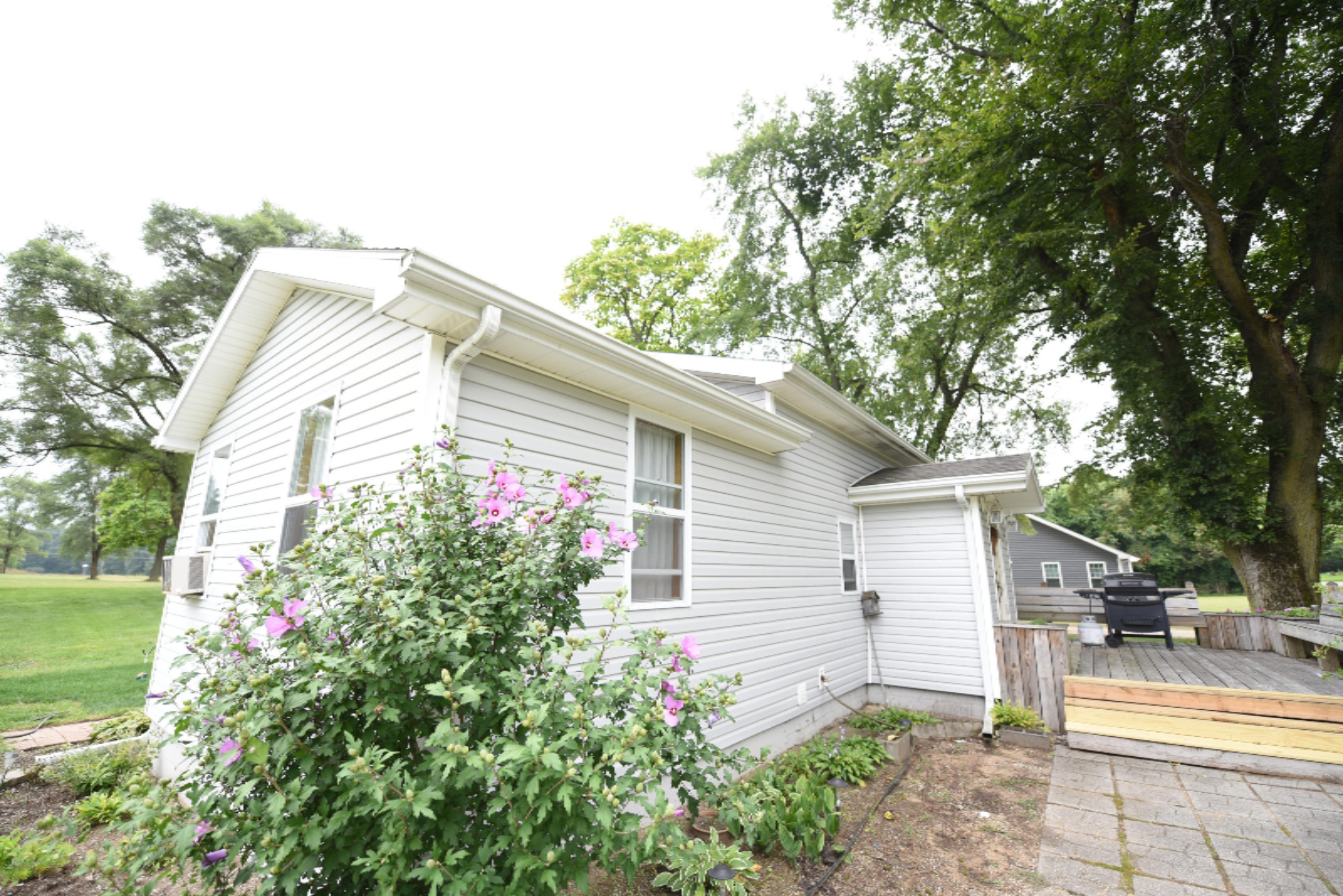 4006 Territorial Road Benton Harbor, MI 49022 - Photo 2 of 18 4006 Territorial Road Benton Harbor MI