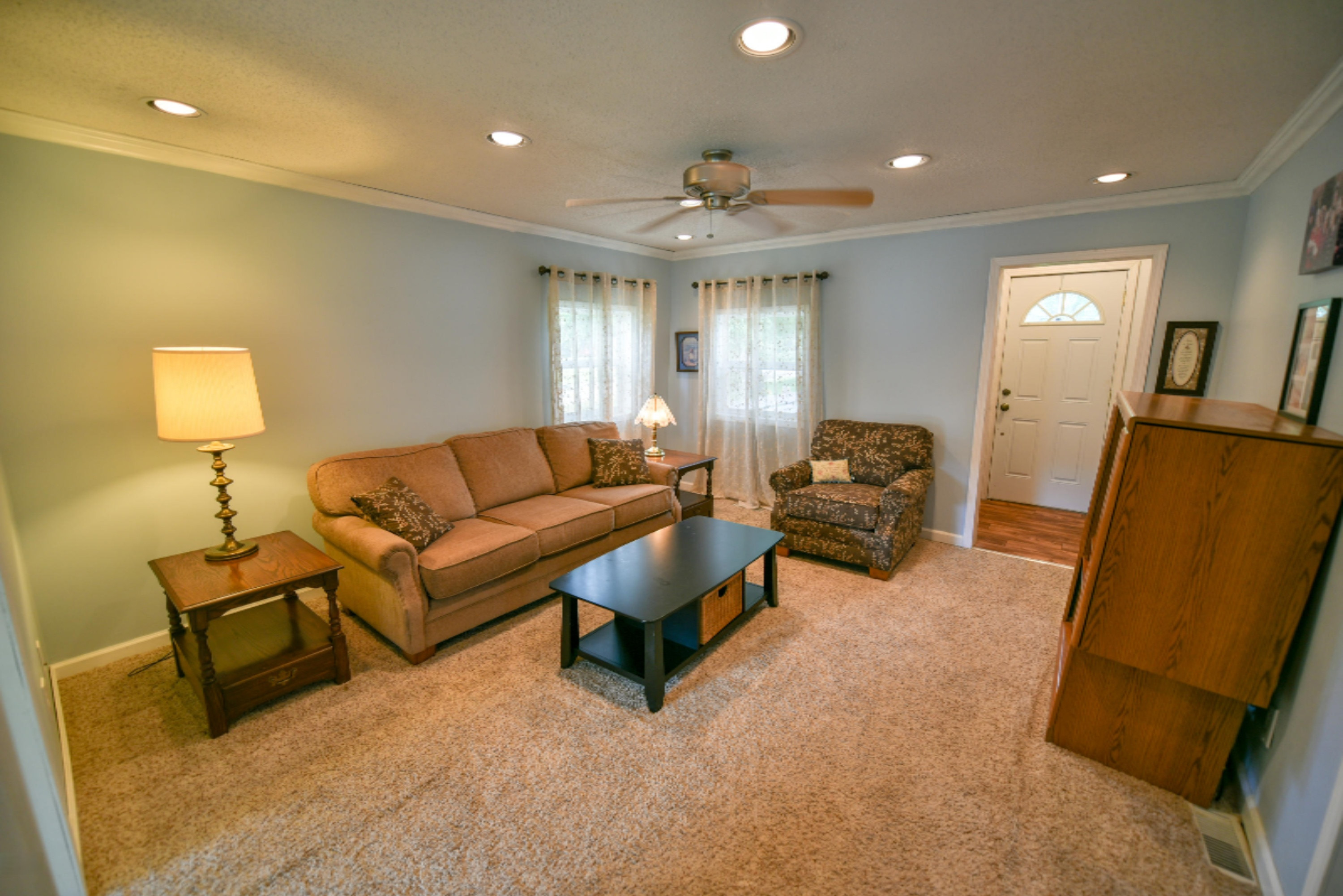 4006 Territorial Road Benton Harbor, MI 49022 - Photo 6 of 18 Living Room