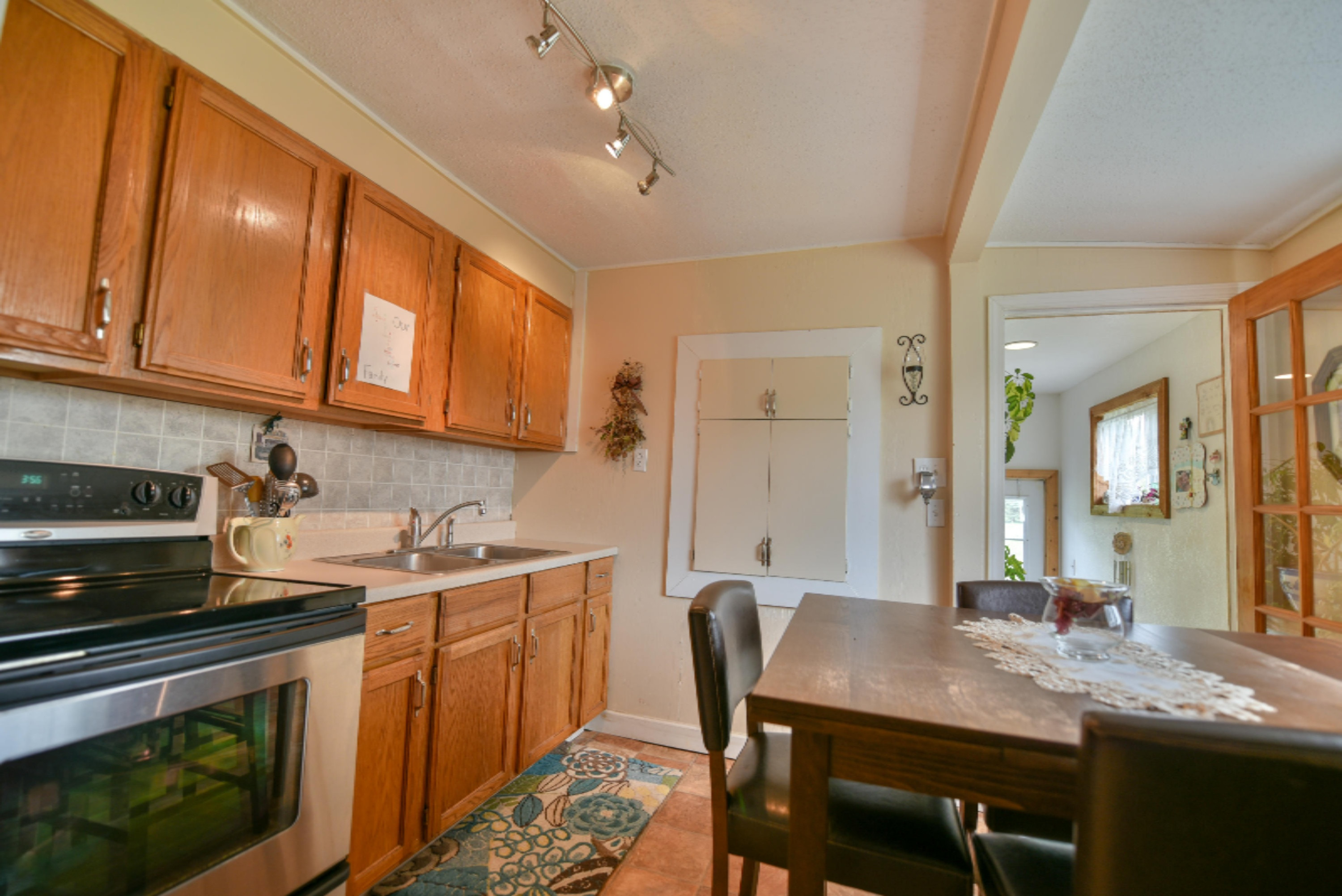 4006 Territorial Road Benton Harbor, MI 49022 - Photo 7 of 18 Kitchen/Dining