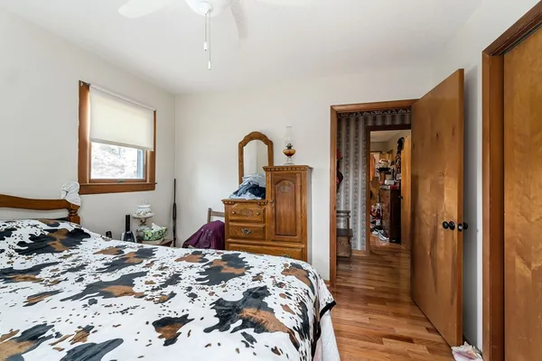 a very nice looking room with many windows and walls
