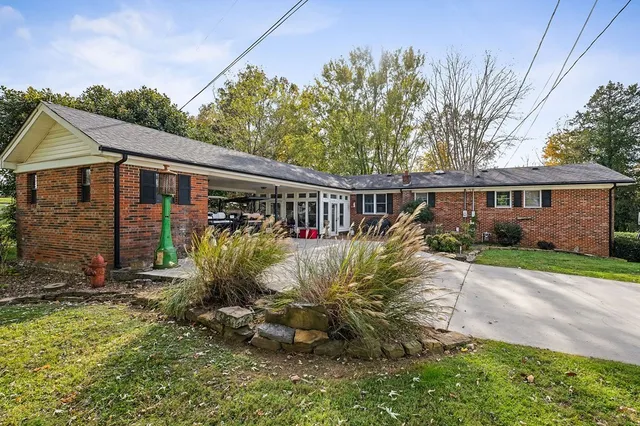 $375,000 | 822 Old Smithville Highway North, Sparta, TN 38583