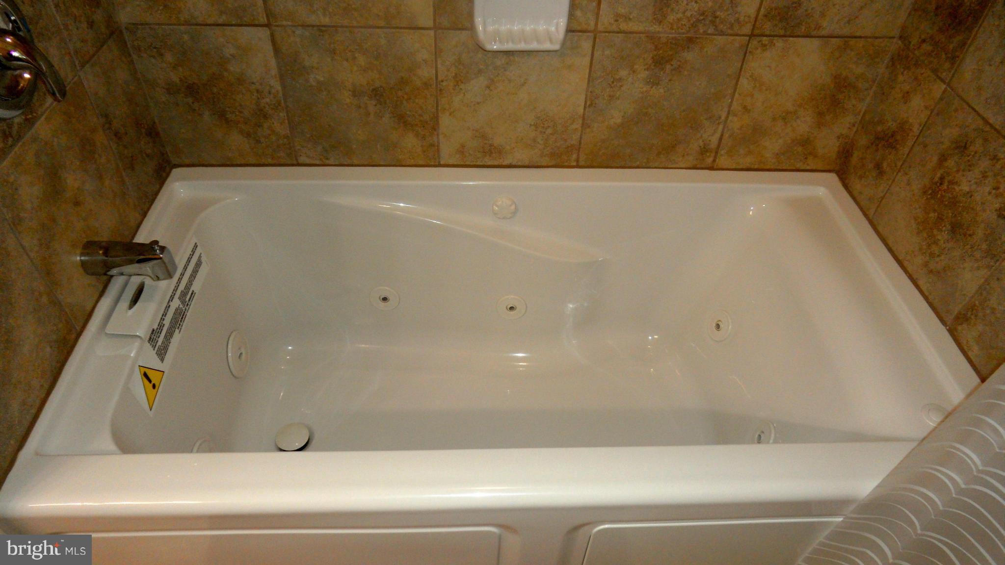 3428 Gaither Road Baltimore, MD 21244 - Photo 18 of 30 Whirlpool Tub