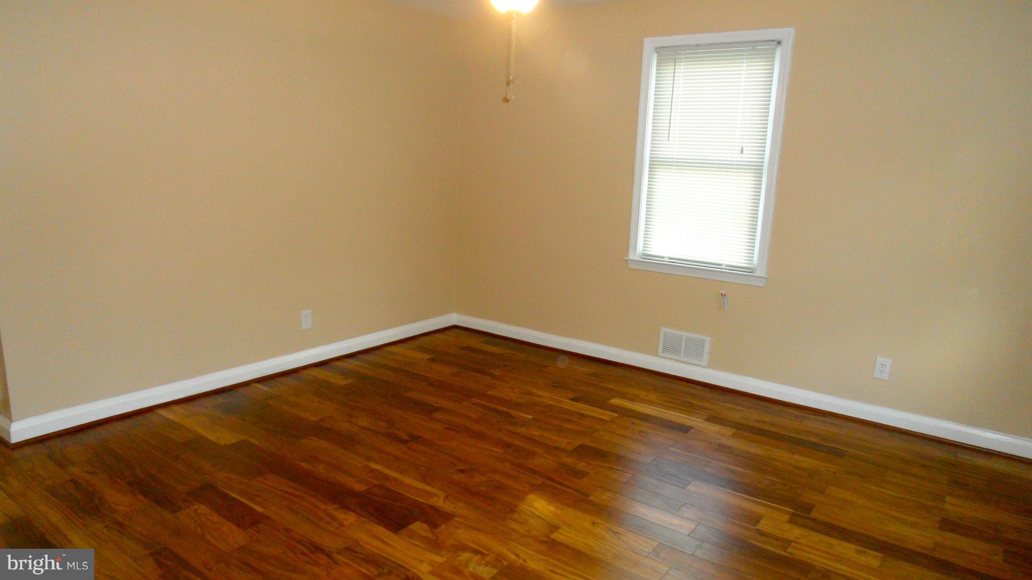 3428 Gaither Road Baltimore, MD 21244 - Photo 4 of 30 Living Room