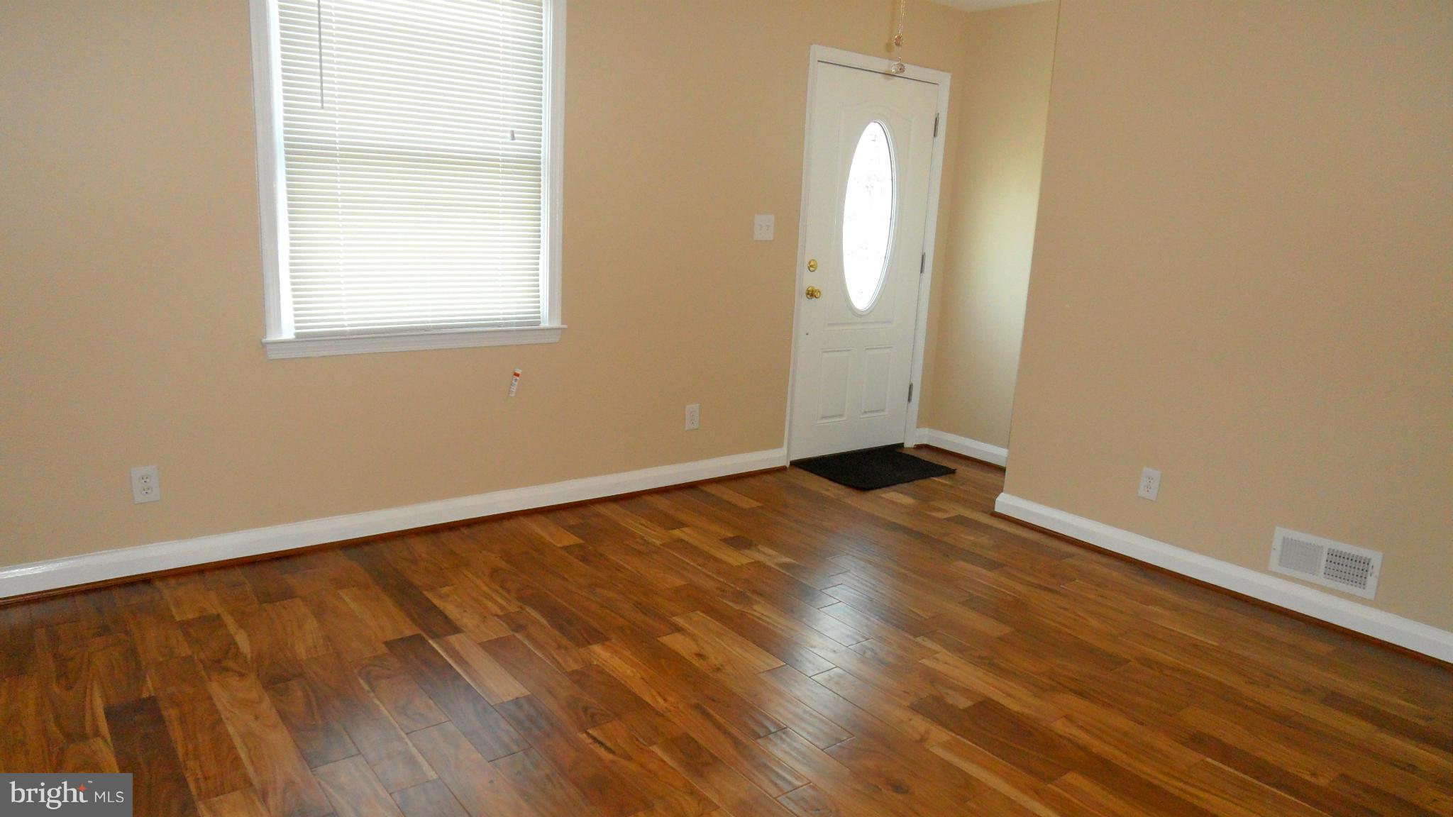 3428 Gaither Road Baltimore, MD 21244 - Photo 5 of 30 Living Room