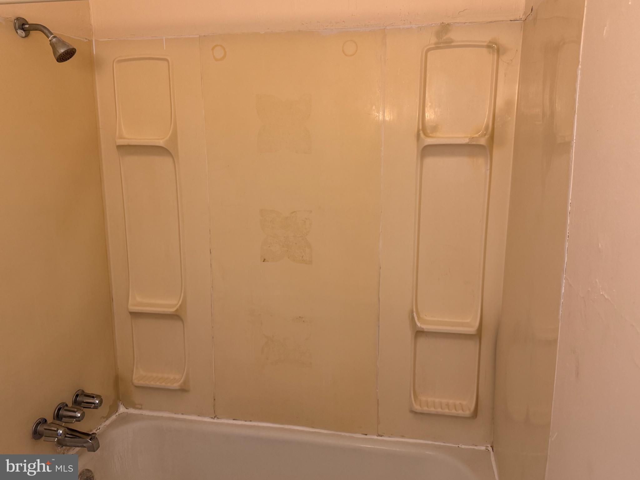 105 West Broadway, Unit C Salem, NJ 08079 - Photo 13 of 26 a bathroom with a bathtub