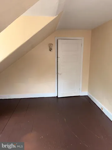 an empty room with an empty room