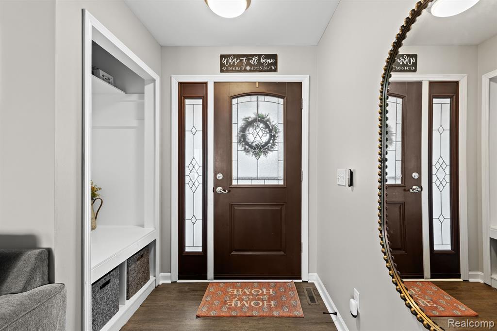 755 1st Street Fenton, MI 48430 - Photo 4 of 35