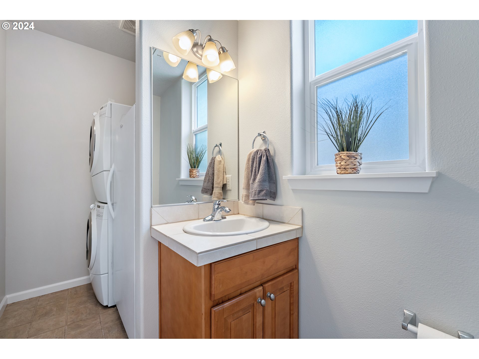 3149 Southwest 173rd Avenue Beaverton, OR 97003 - Photo 15 of 35 a bathroom with a sink a mirror and a vanity