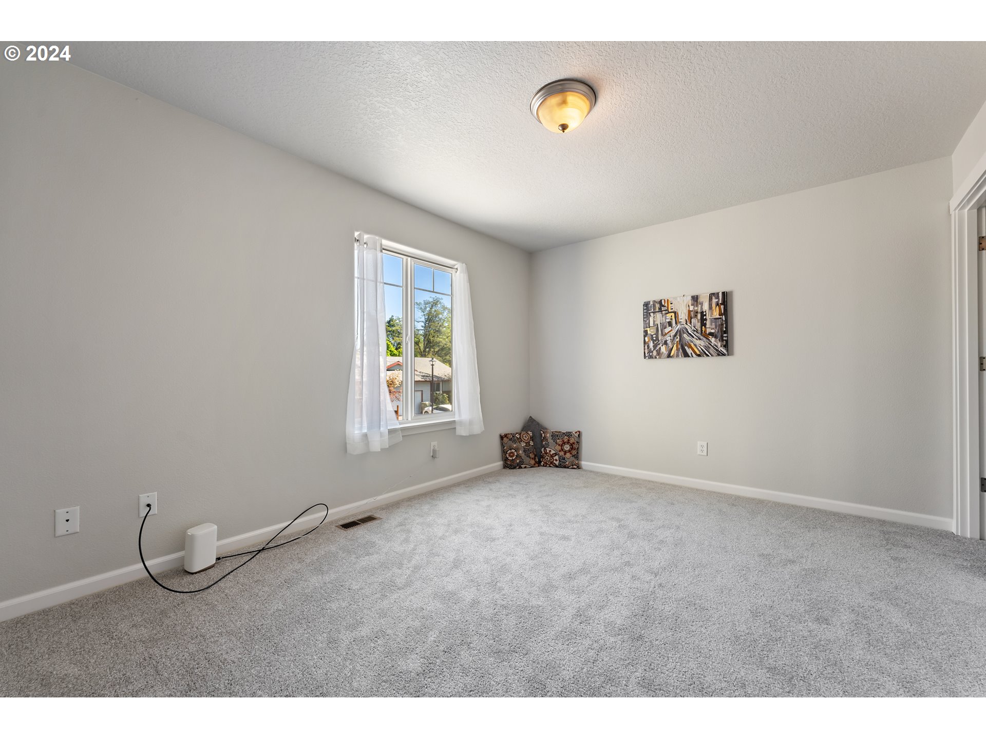 3149 Southwest 173rd Avenue Beaverton, OR 97003 - Photo 24 of 35 an empty room with windows