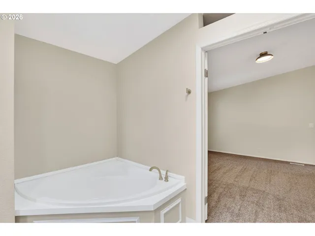 $165,000 | 1949 Southeast Palmquist Road, Unit 7, Gresham, OR 97080