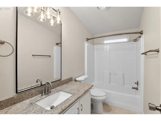 $165,000 | 1949 Southeast Palmquist Road, Unit 7, Gresham, OR 97080