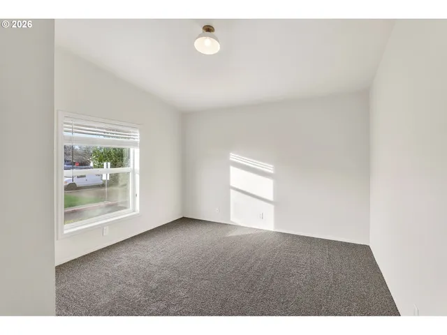 $165,000 | 1949 Southeast Palmquist Road, Unit 7, Gresham, OR 97080