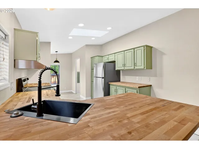 $165,000 | 1949 Southeast Palmquist Road, Unit 7, Gresham, OR 97080