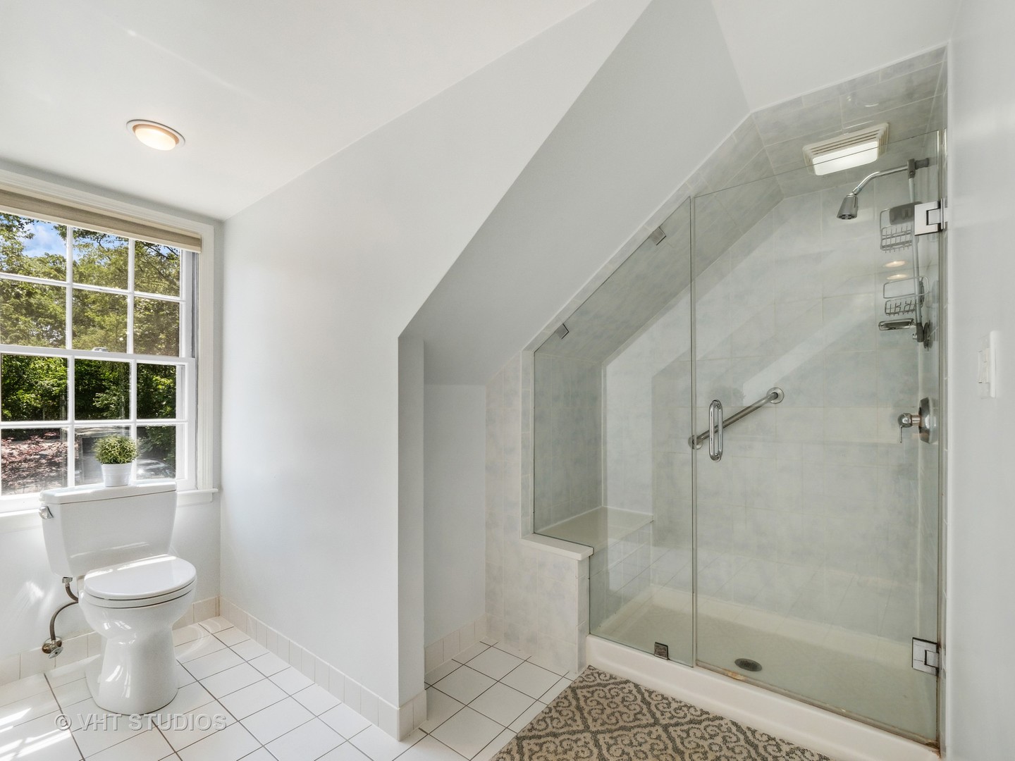 940 Shermer Road Northbrook, IL 60062 - Photo 14 of 41 a bathroom with a toilet and a shower
