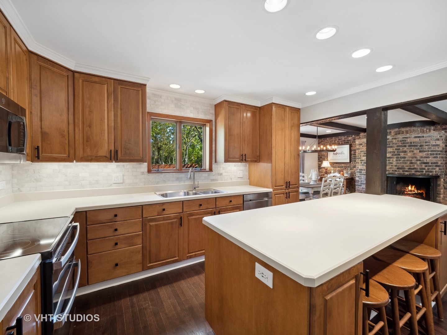 940 Shermer Road Northbrook, IL 60062 - Photo 24 of 41 a kitchen with a stove a sink and a refrigerator