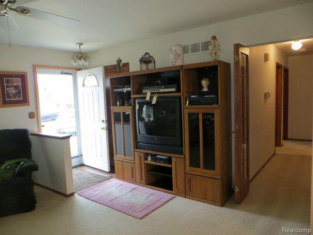 3874 Samuel Avenue Rochester, MI 48309 - Photo 11 of 30 11.jpg