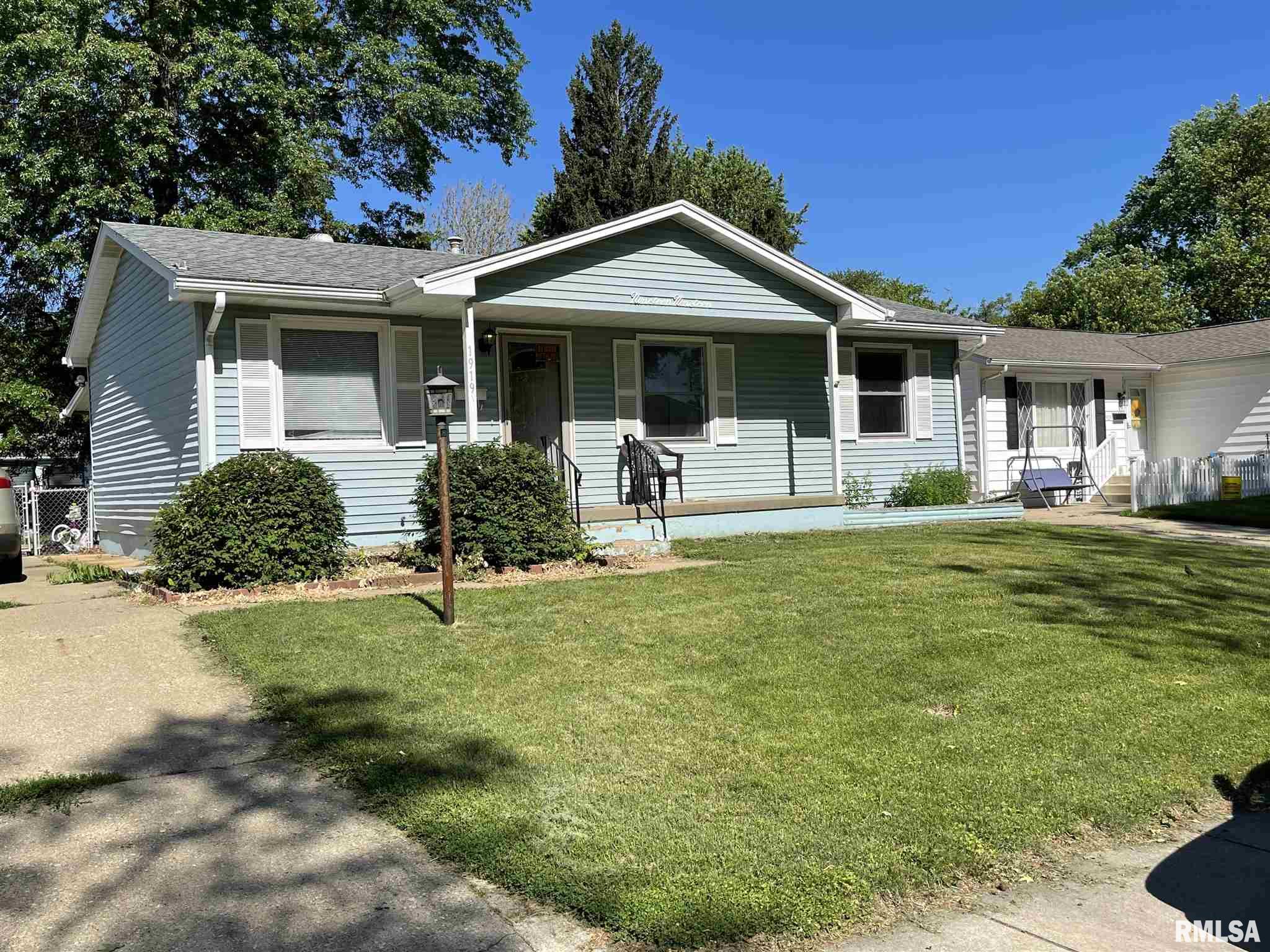 1919 Fairmont Drive Springfield, IL 62702 - Photo 1 of 7 Gallery Image 1