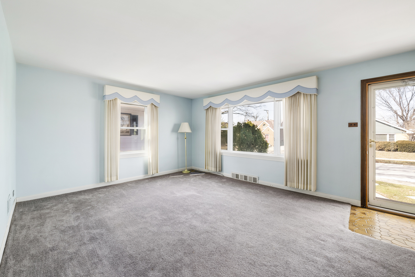 349 East Quincy Street Riverside, IL 60546 - Photo 6 of 26 an empty room with windows and closet