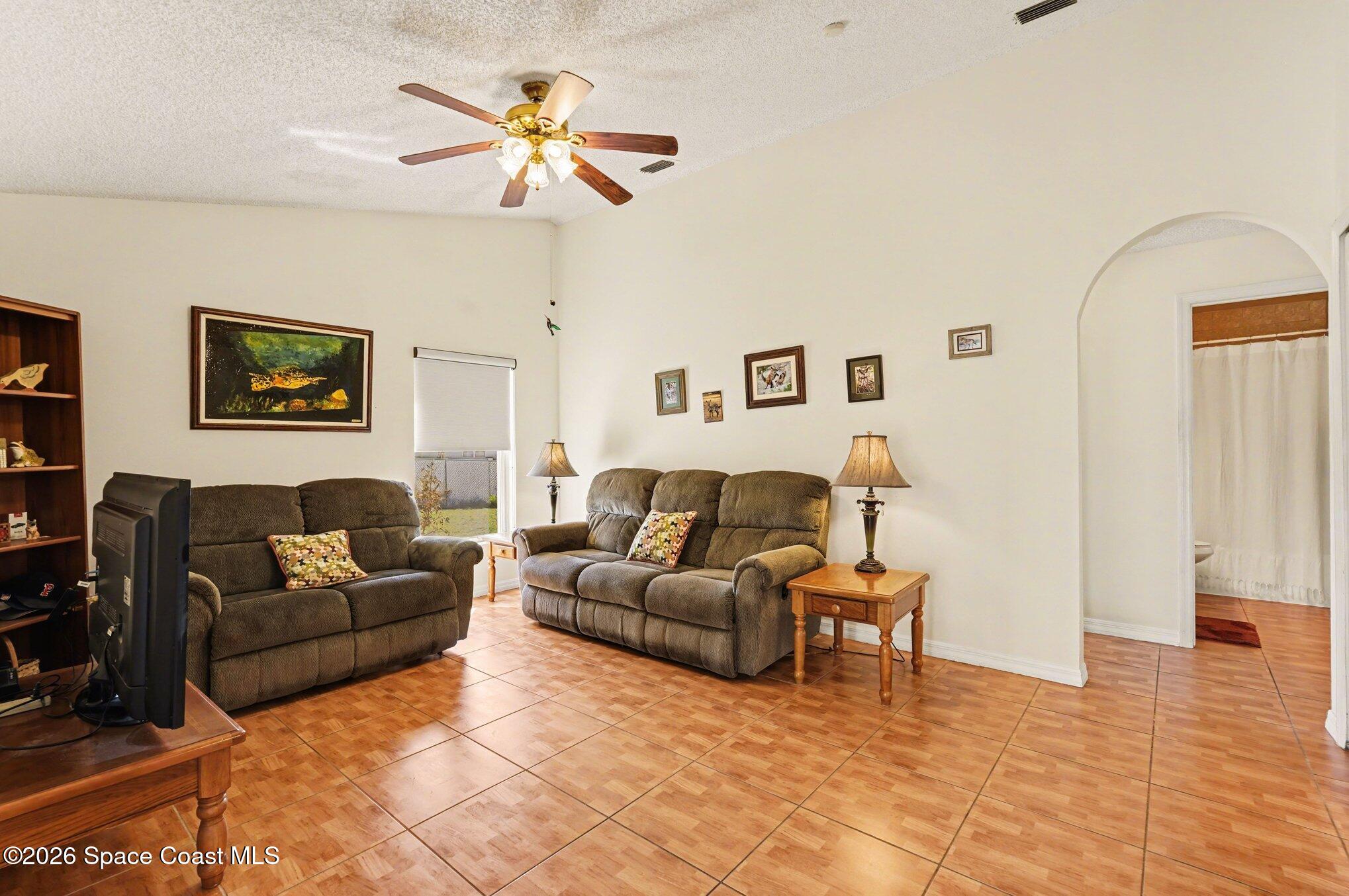938 Commerce Road Southeast Palm Bay, FL 32909 - Photo 7 of 31 007_file_4430