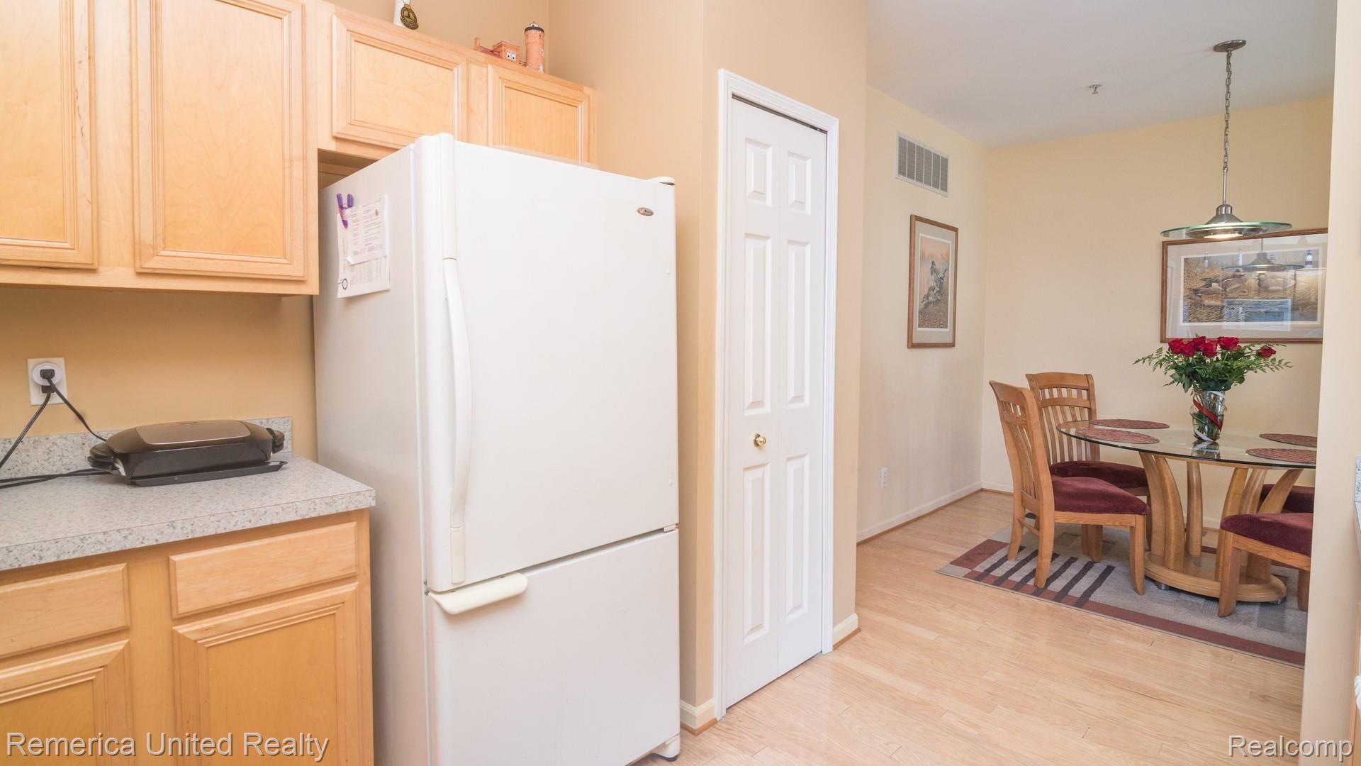 104 West Road Trenton, MI 48183 - Photo 23 of 43 022_28.jpg