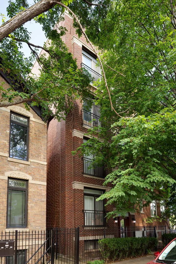 1302 West Fillmore Street, Unit 4 Chicago, IL 60607 - Photo 2 of 31 Gallery Image 2