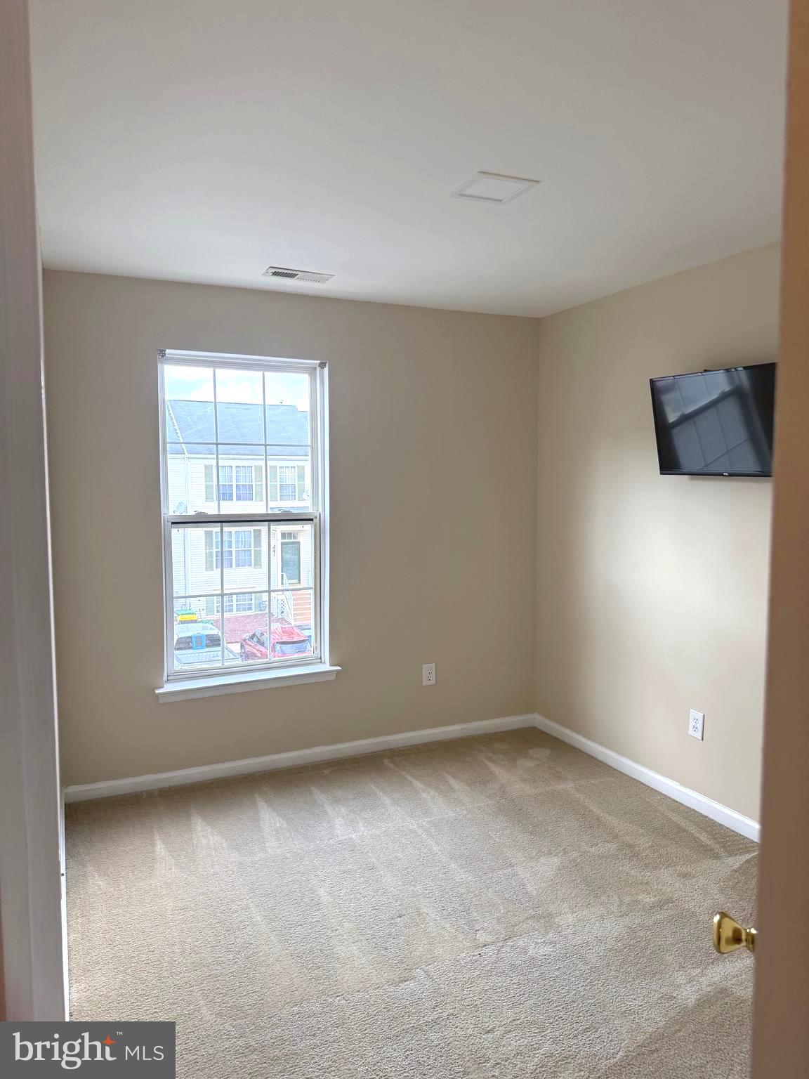 19 Spring Drive Newark, DE 19702 - Photo 34 of 47 an empty room with a window