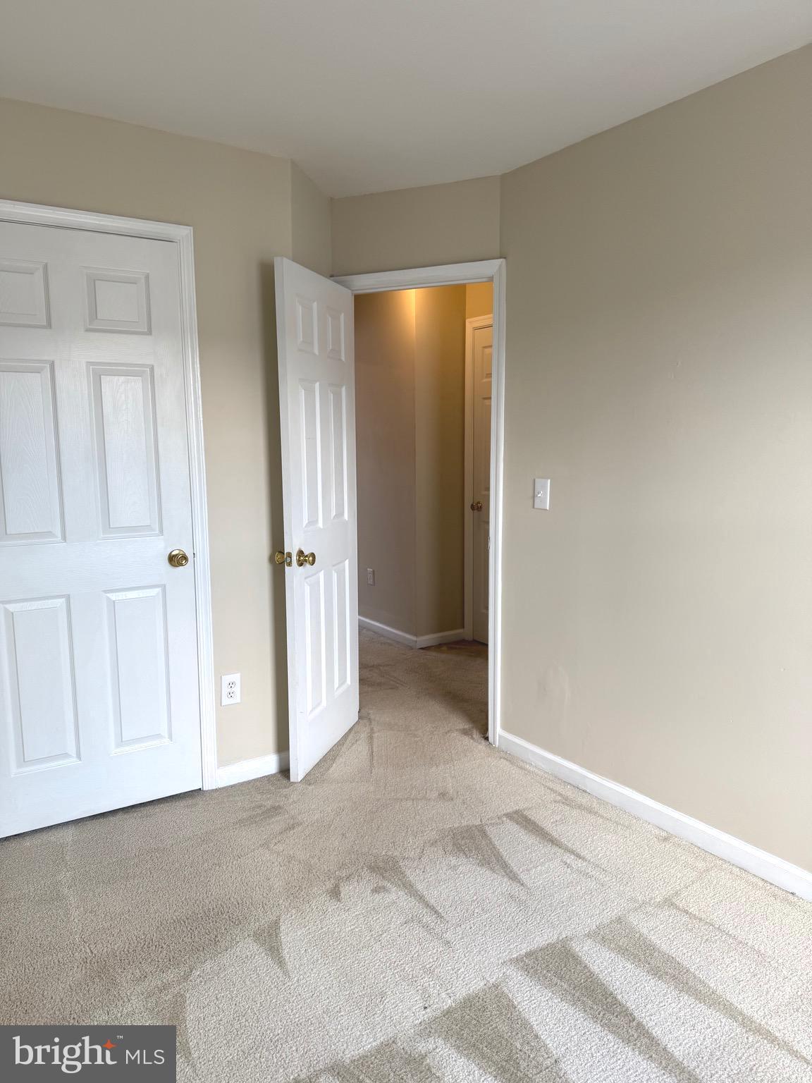 19 Spring Drive Newark, DE 19702 - Photo 38 of 47 an empty room with a workbench