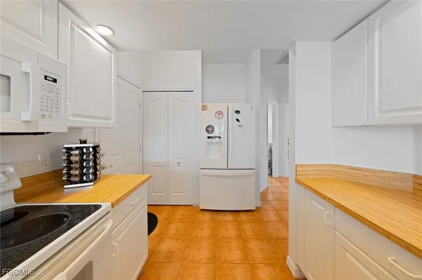 $287,500 | 620 Mirror Lakes Falls Lane, Lehigh Acres, FL 33974