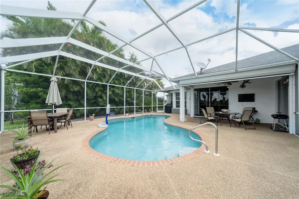 $287,500 | 620 Mirror Lakes Falls Lane, Lehigh Acres, FL 33974