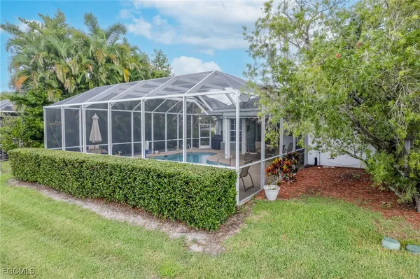 $287,500 | 620 Mirror Lakes Falls Lane, Lehigh Acres, FL 33974