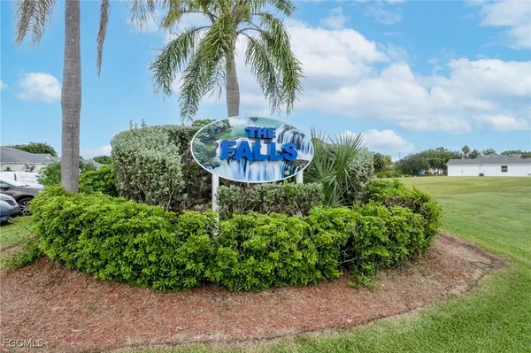 $287,500 | 620 Mirror Lakes Falls Lane, Lehigh Acres, FL 33974